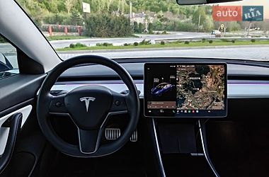 Седан Tesla Model 3 2020 в Кременце