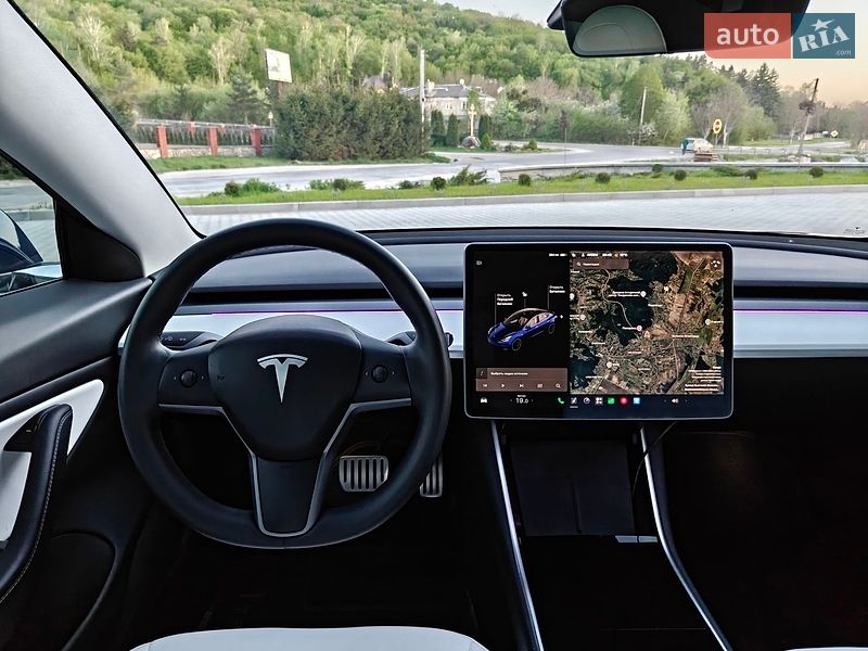 Седан Tesla Model 3 2020 в Кременце