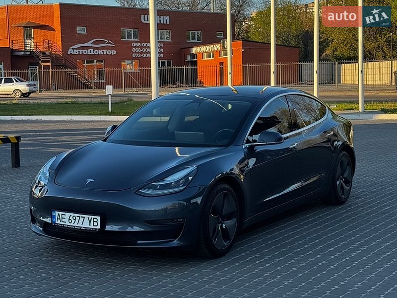 Седан Tesla Model 3 2020 в Днепре