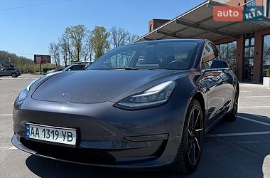 Седан Tesla Model 3 2018 в Киеве