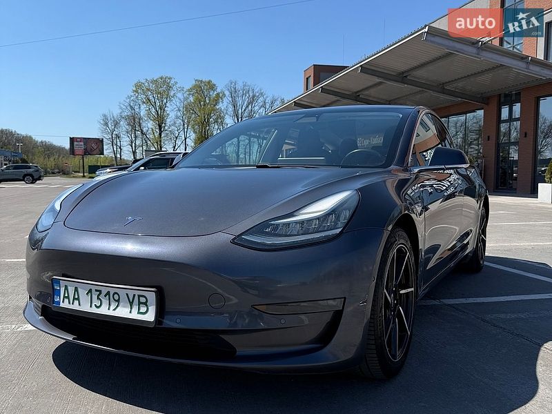 Седан Tesla Model 3 2018 в Киеве
