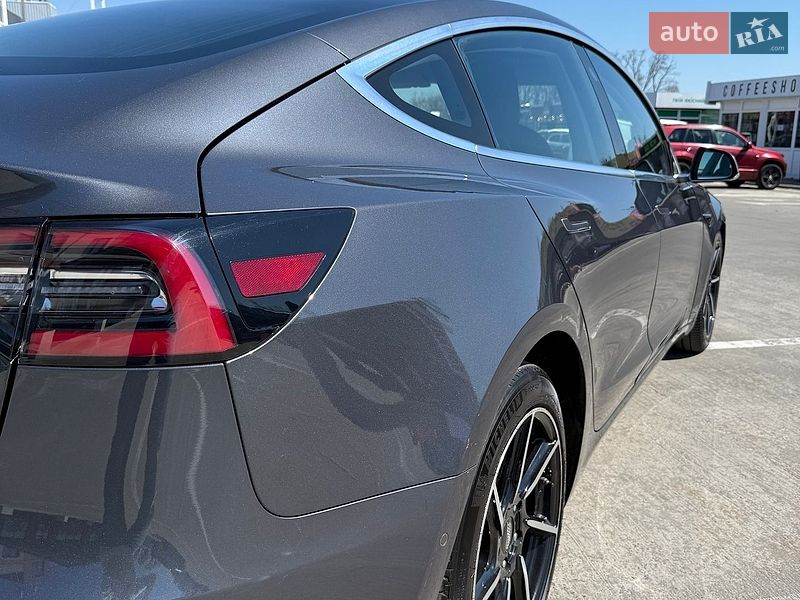 Седан Tesla Model 3 2018 в Киеве