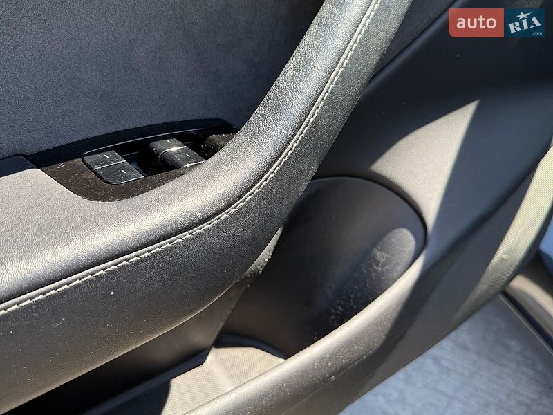 Седан Tesla Model 3 2018 в Киеве