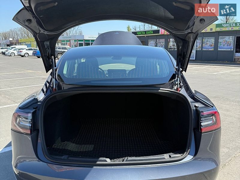 Седан Tesla Model 3 2018 в Киеве