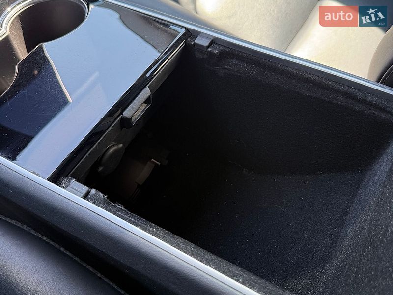 Седан Tesla Model 3 2018 в Киеве