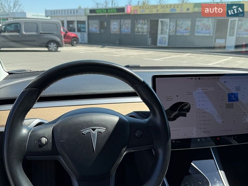 Седан Tesla Model 3 2018 в Киеве