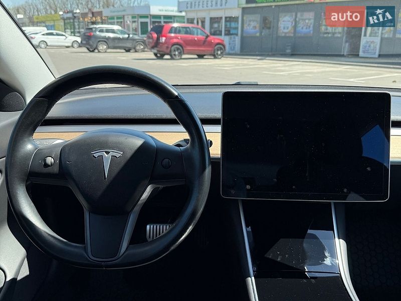 Седан Tesla Model 3 2018 в Киеве
