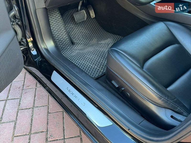 Седан Tesla Model 3 2019 в Києві