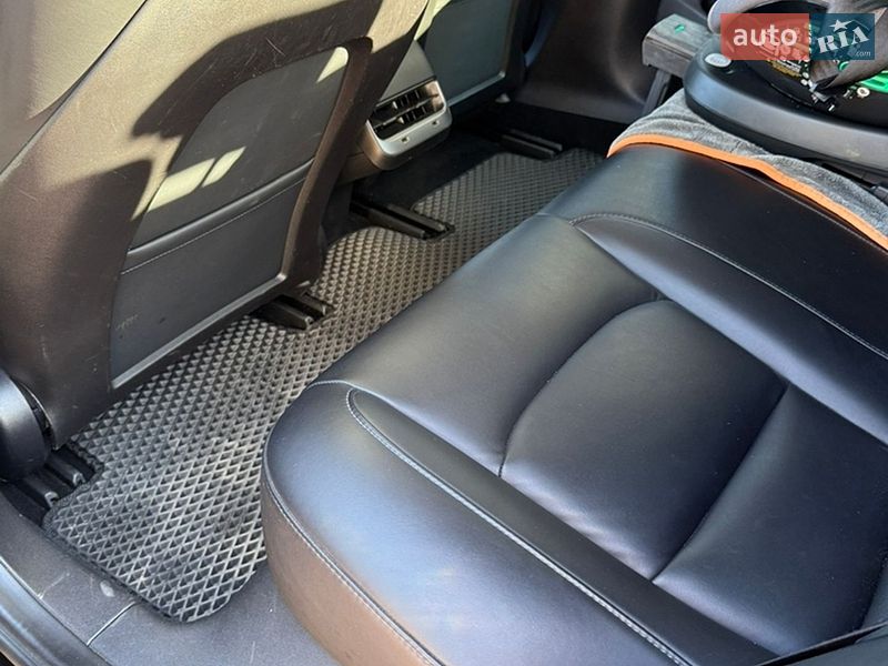 Седан Tesla Model 3 2019 в Києві
