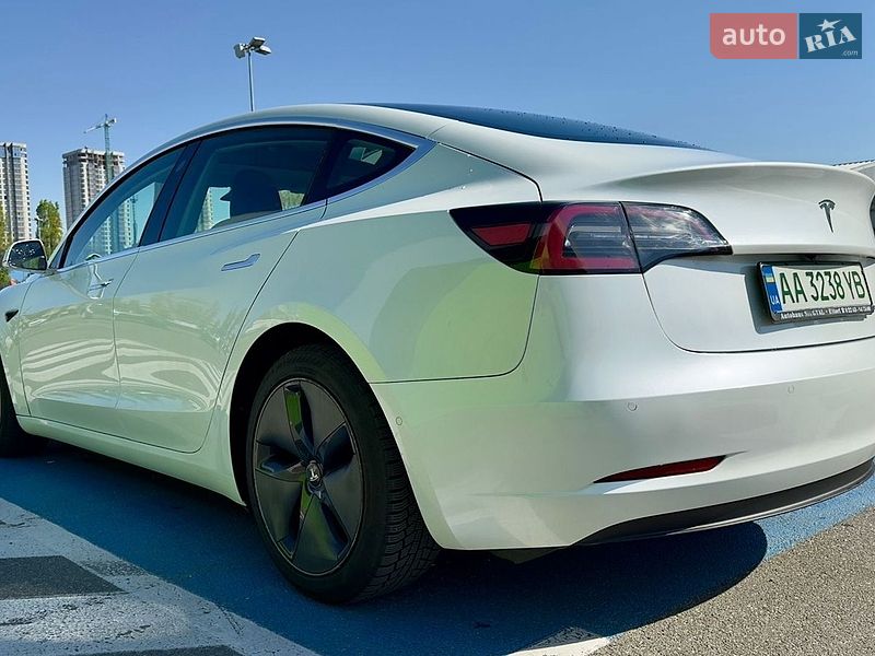 Седан Tesla Model 3 2019 в Києві