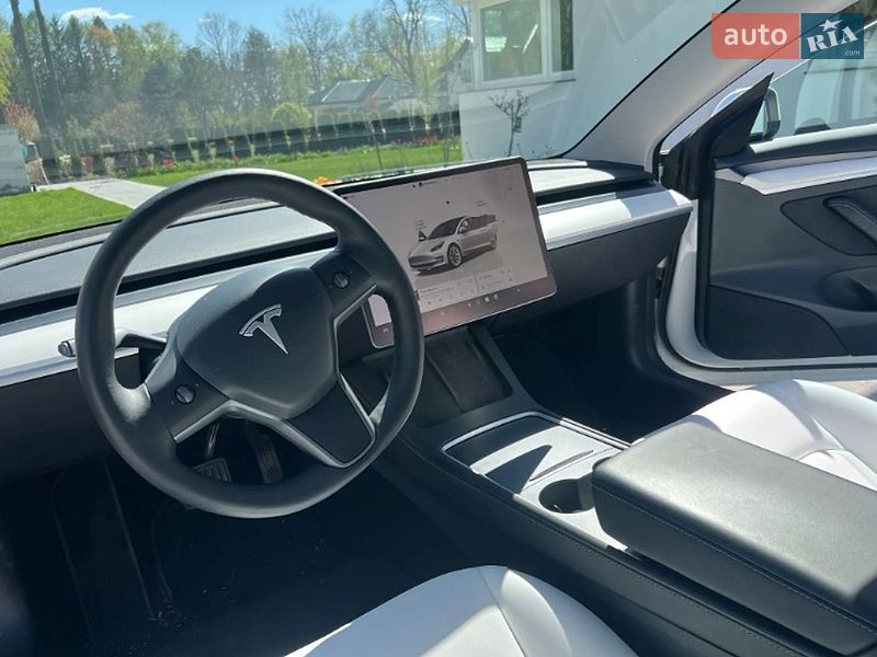 Седан Tesla Model 3 2020 в Львове