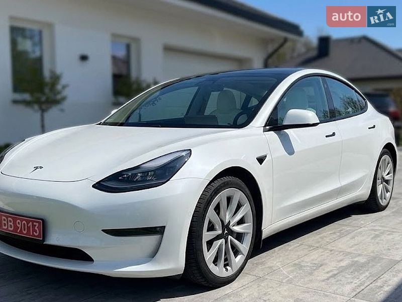 Седан Tesla Model 3 2020 в Львове