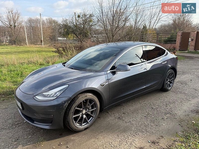 Tesla Model 3 2020