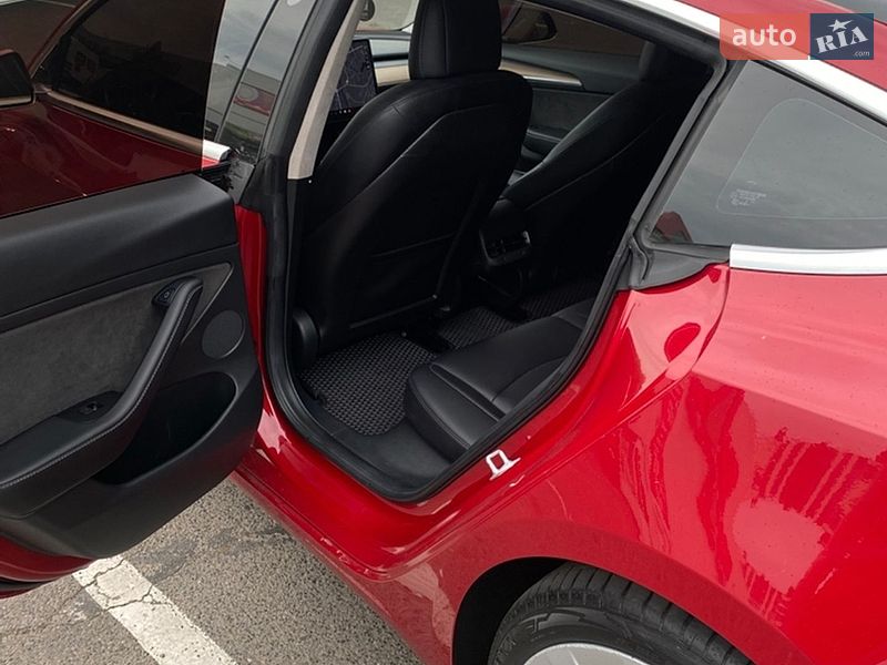 Седан Tesla Model 3 2017 в Луцьку