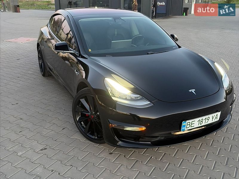 Седан Tesla Model 3 2018 в Врадиевке