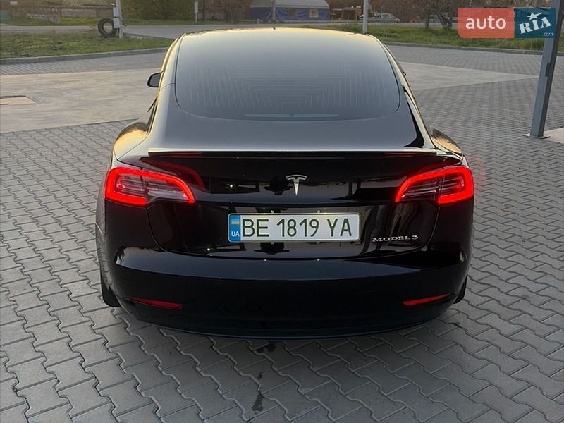 Седан Tesla Model 3 2018 в Врадиевке