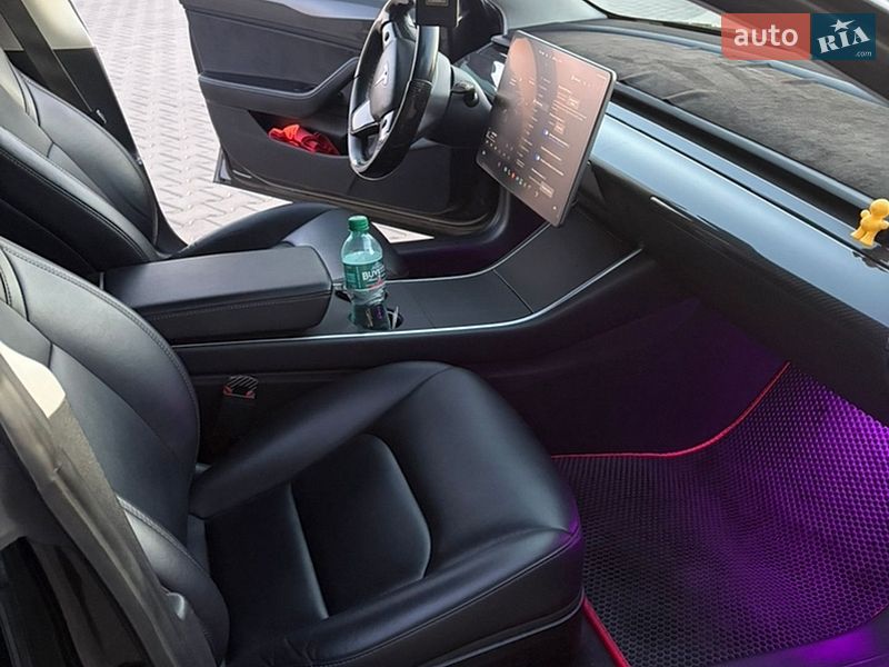 Седан Tesla Model 3 2018 в Врадиевке