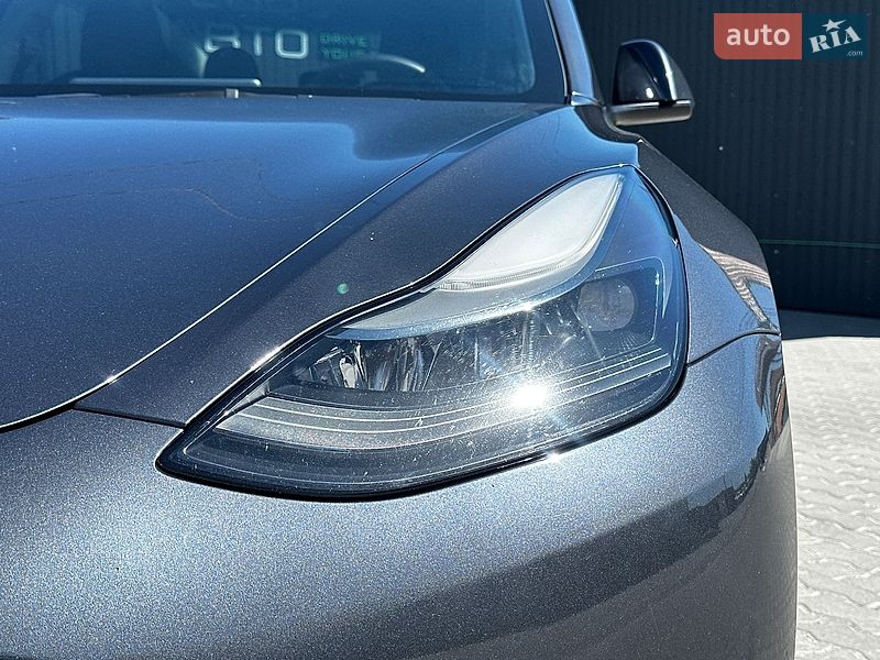 Седан Tesla Model 3 2022 в Львові