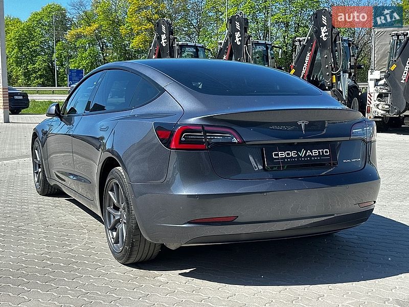 Седан Tesla Model 3 2022 в Львові