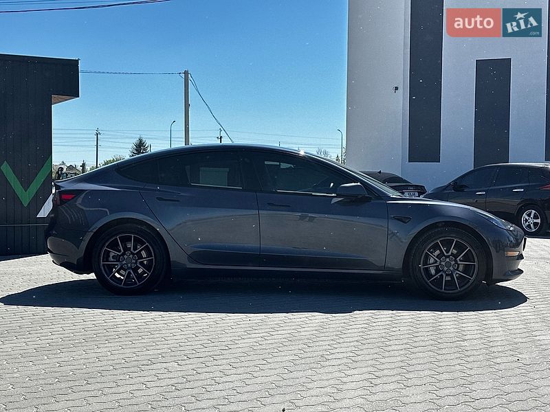 Седан Tesla Model 3 2022 в Львові
