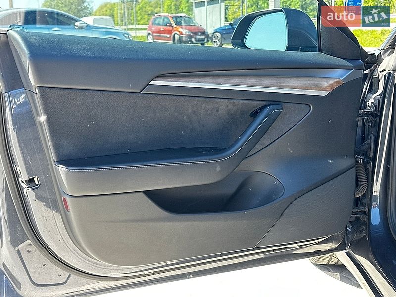 Седан Tesla Model 3 2022 в Львові