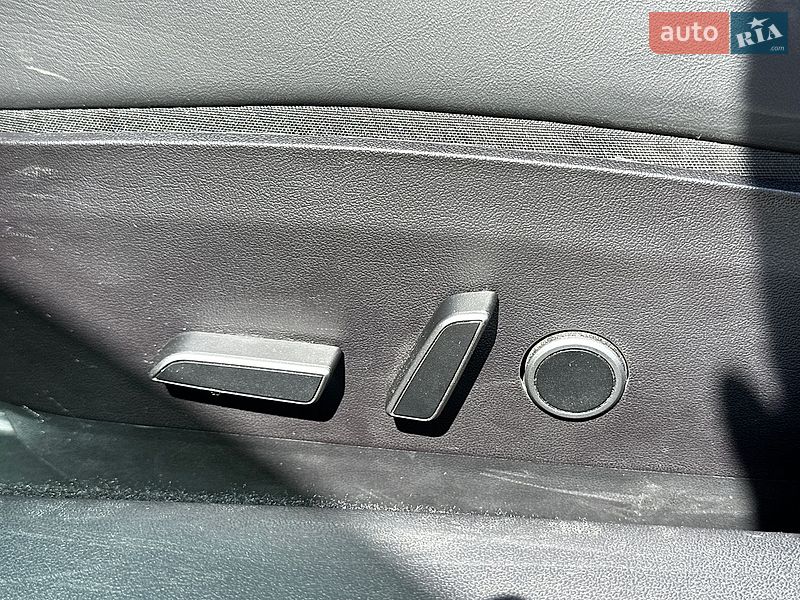 Седан Tesla Model 3 2022 в Львові