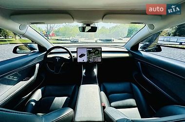 Седан Tesla Model 3 2020 в Киеве