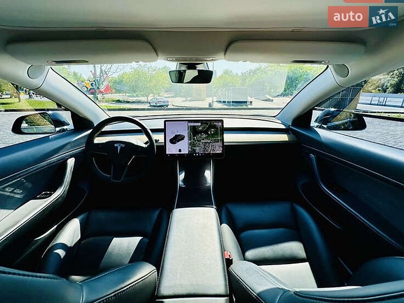 Седан Tesla Model 3 2020 в Киеве