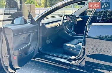 Седан Tesla Model 3 2020 в Киеве