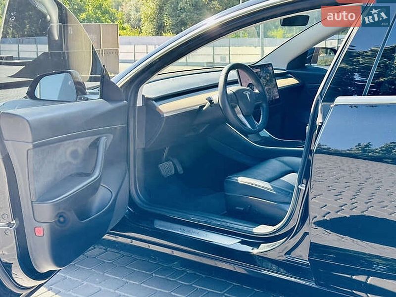 Седан Tesla Model 3 2020 в Киеве