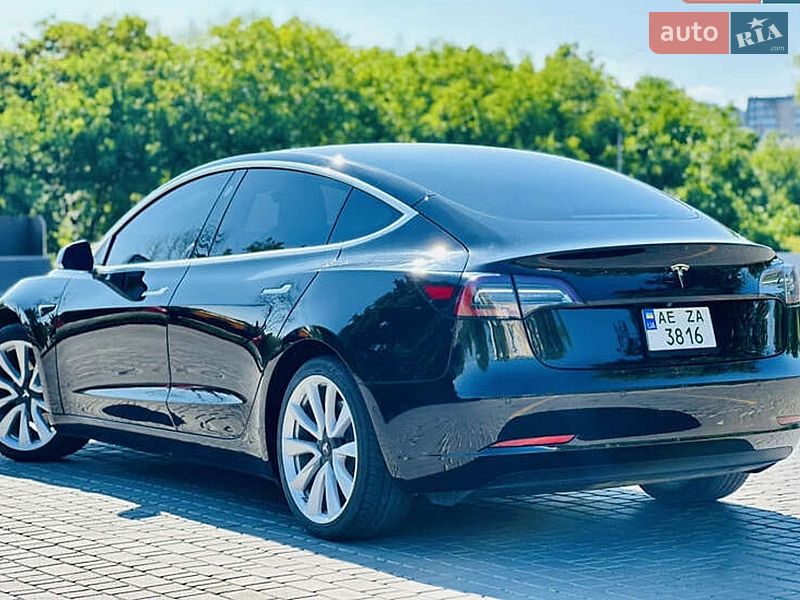 Седан Tesla Model 3 2020 в Киеве