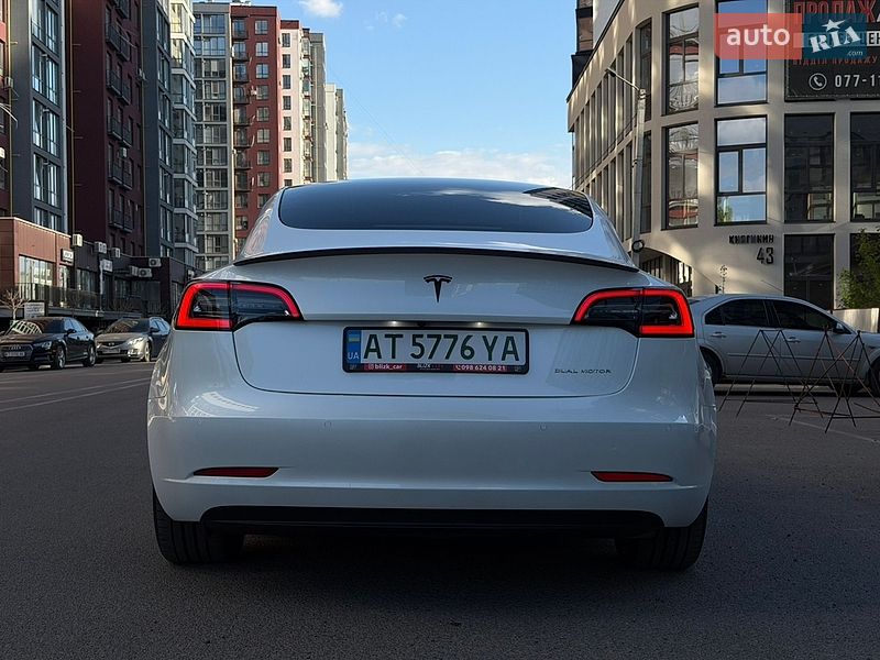 Седан Tesla Model 3 2021 в Ивано-Франковске