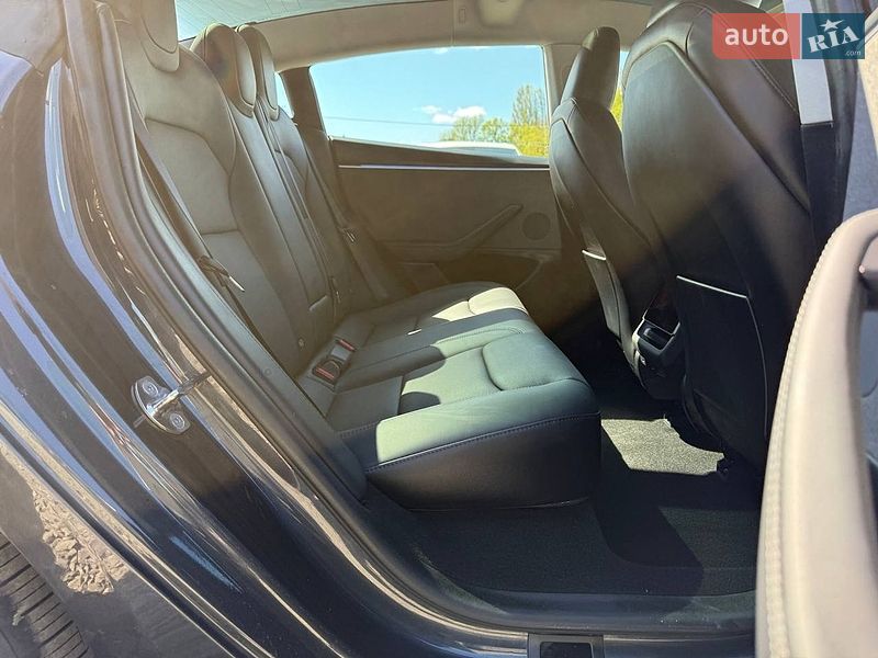 Седан Tesla Model 3 2024 в Луцьку