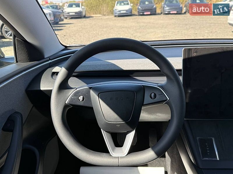 Седан Tesla Model 3 2024 в Луцьку