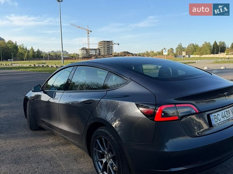 Седан Tesla Model 3 2022 в Львові
