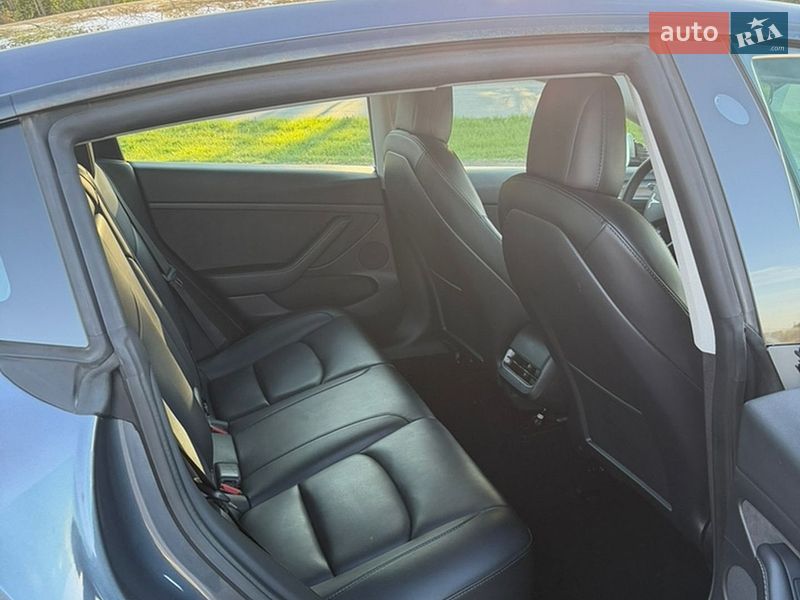 Седан Tesla Model 3 2022 в Львові