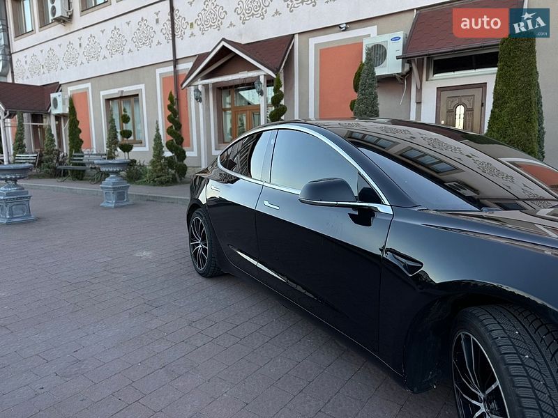 Седан Tesla Model 3 2019 в Стрые