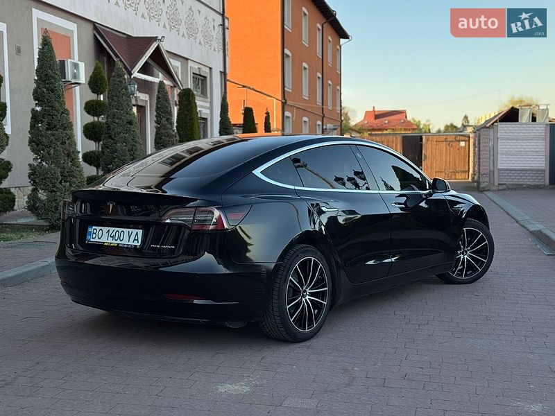 Седан Tesla Model 3 2019 в Стрые