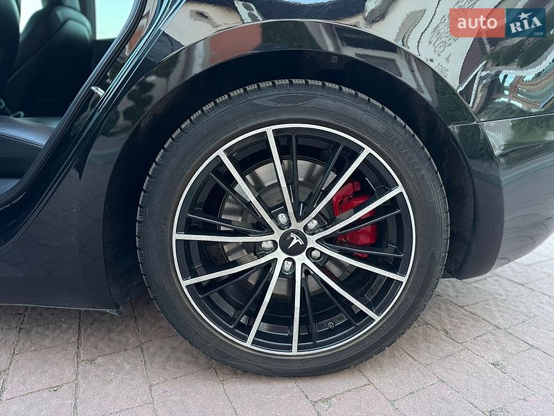 Седан Tesla Model 3 2019 в Стрые