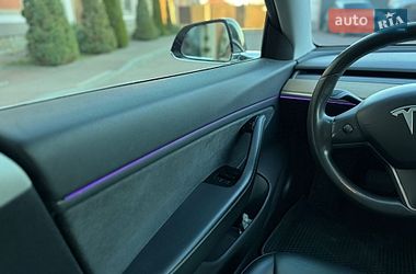 Седан Tesla Model 3 2019 в Стрые