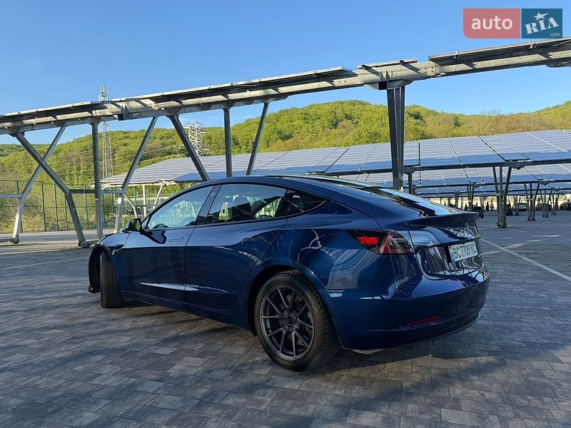 Седан Tesla Model 3 2021 в Львові