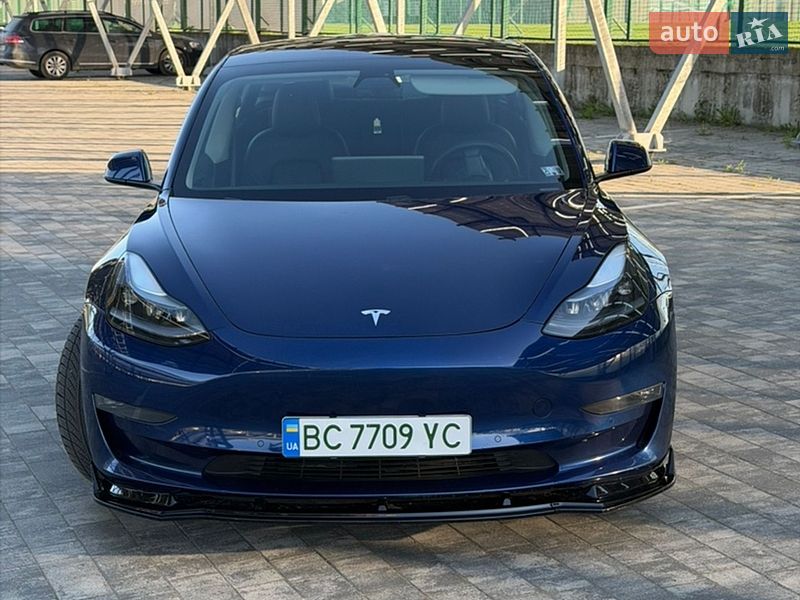 Седан Tesla Model 3 2021 в Львові