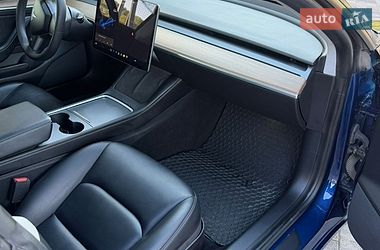 Седан Tesla Model 3 2021 в Львові