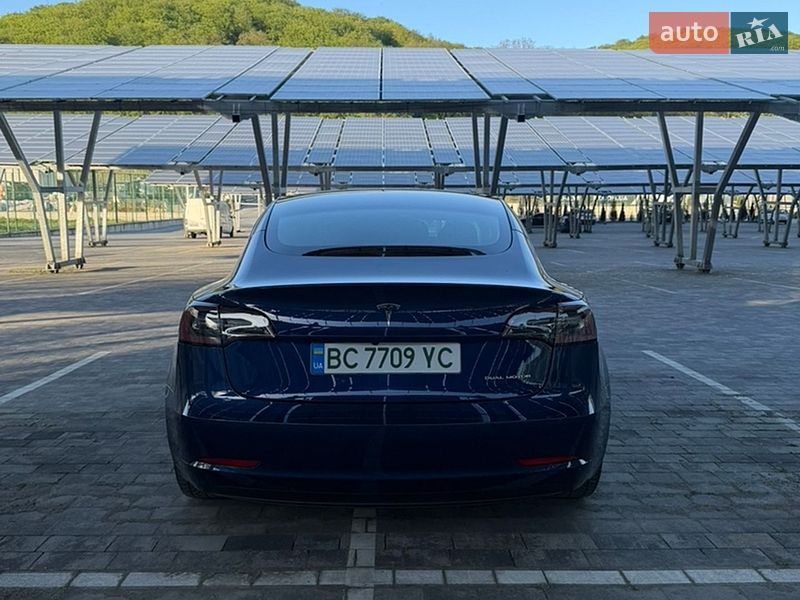 Седан Tesla Model 3 2021 в Львові