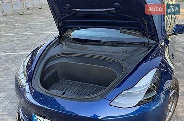 Седан Tesla Model 3 2021 в Львові