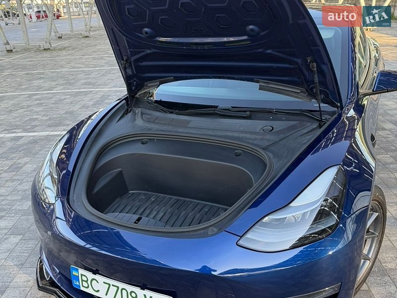 Седан Tesla Model 3 2021 в Львові
