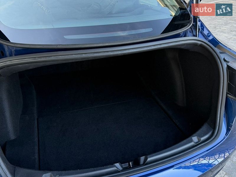 Седан Tesla Model 3 2021 в Львові