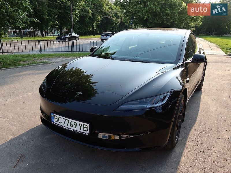 Tesla Model 3 2024