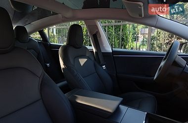 Седан Tesla Model 3 2024 в Львове