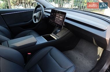 Седан Tesla Model 3 2024 в Львове